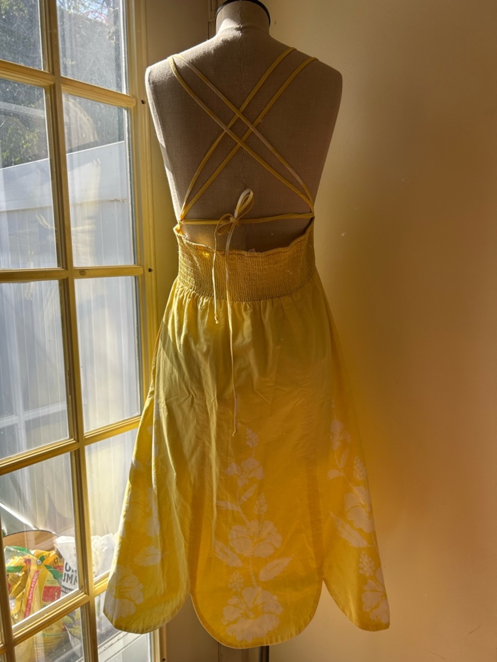 Betsey Johnson vintage Yellow and White hibiscus  Floral Halter Maxi Dress. 6 - Picture 5 of 9